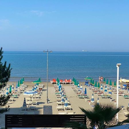 Rumar Hotel Durrës Eksteriør billede