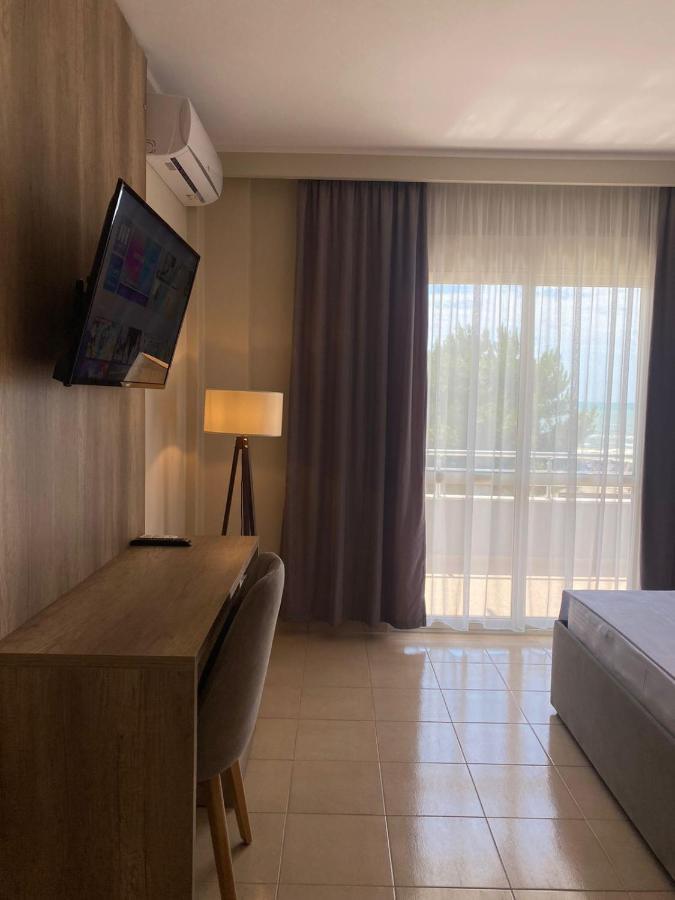 Rumar Hotel Durrës Eksteriør billede