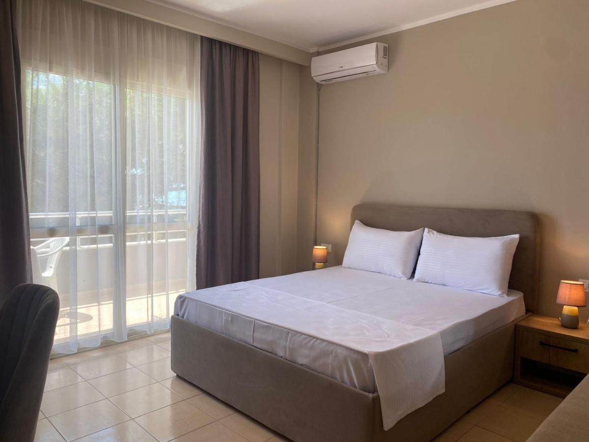 Rumar Hotel Durrës Eksteriør billede