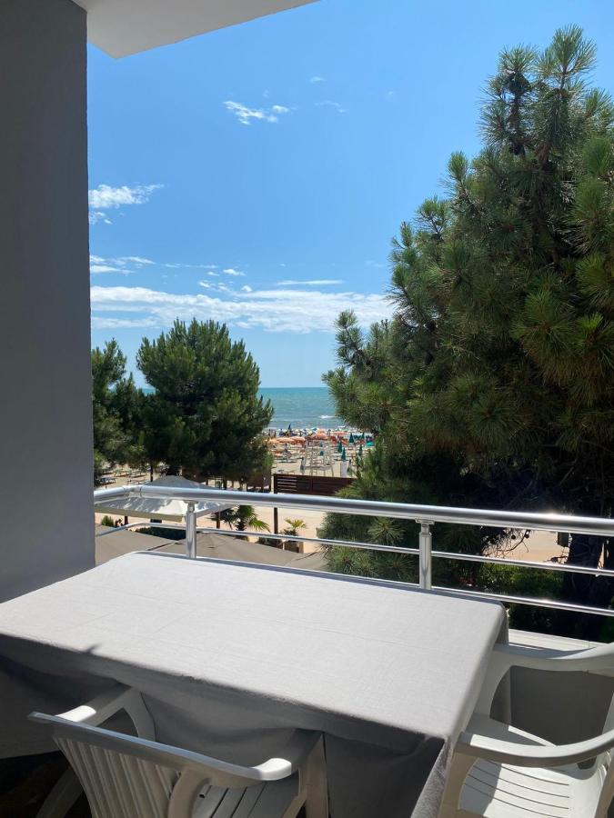 Rumar Hotel Durrës Eksteriør billede