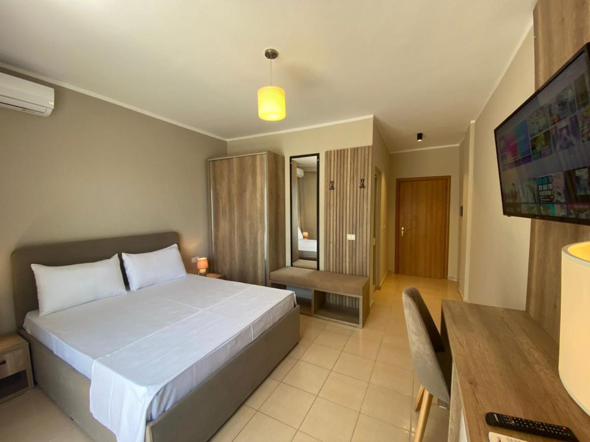 Rumar Hotel Durrës Eksteriør billede