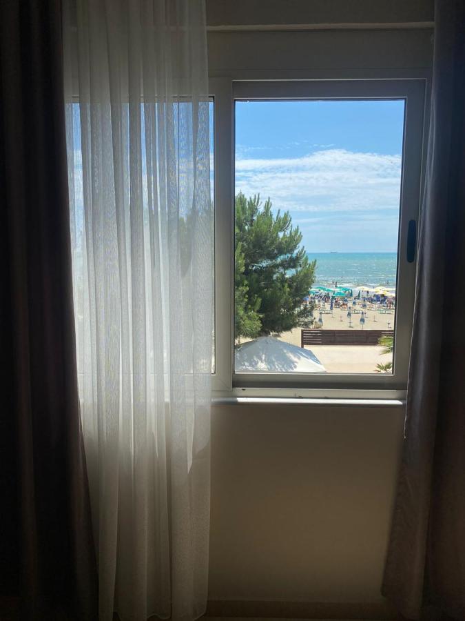 Rumar Hotel Durrës Eksteriør billede