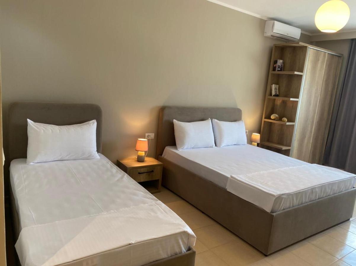 Rumar Hotel Durrës Eksteriør billede