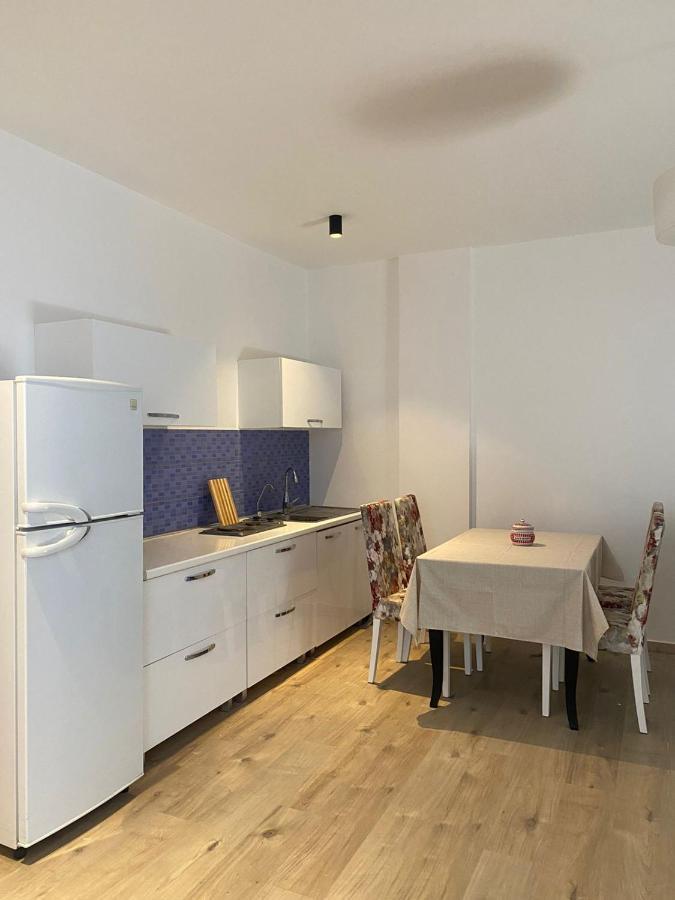 Rumar Hotel Durrës Eksteriør billede