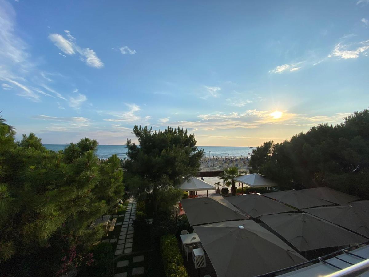 Rumar Hotel Durrës Eksteriør billede
