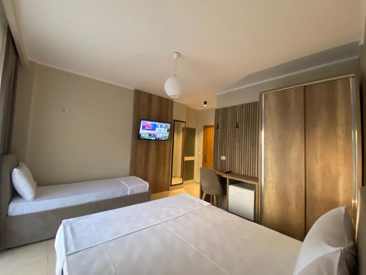 Rumar Hotel Durrës Eksteriør billede