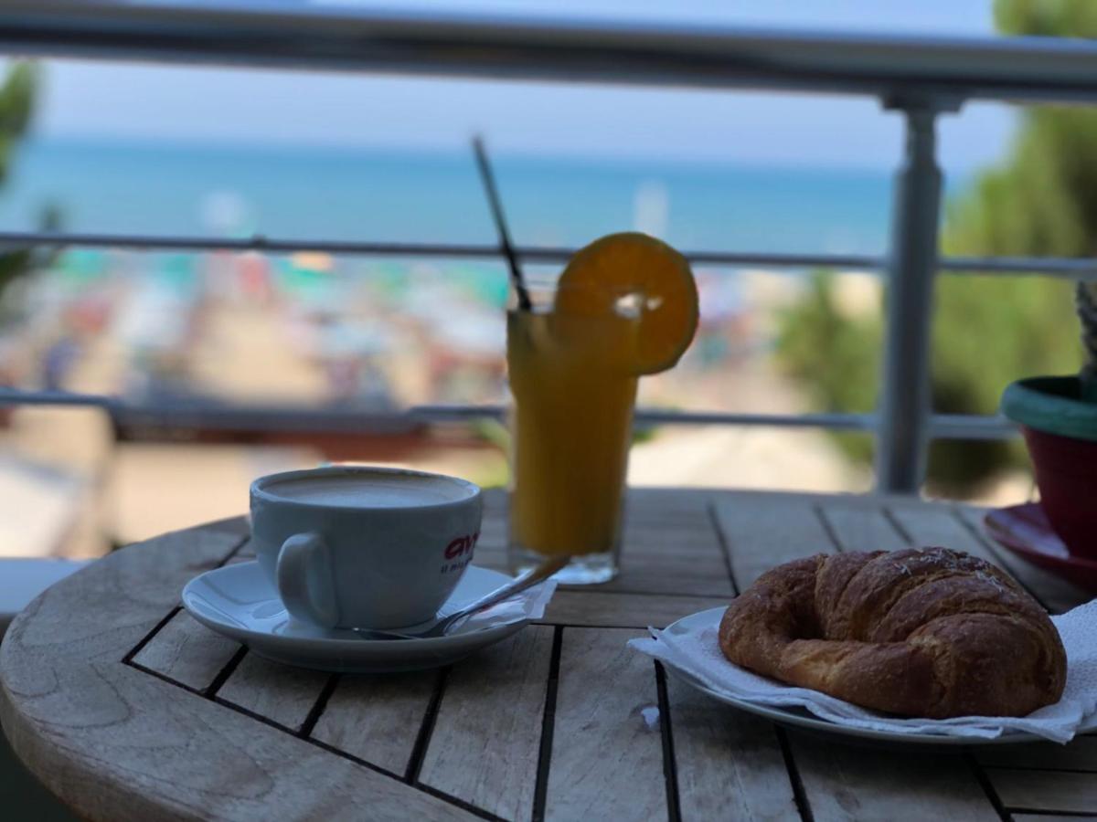 Rumar Hotel Durrës Eksteriør billede