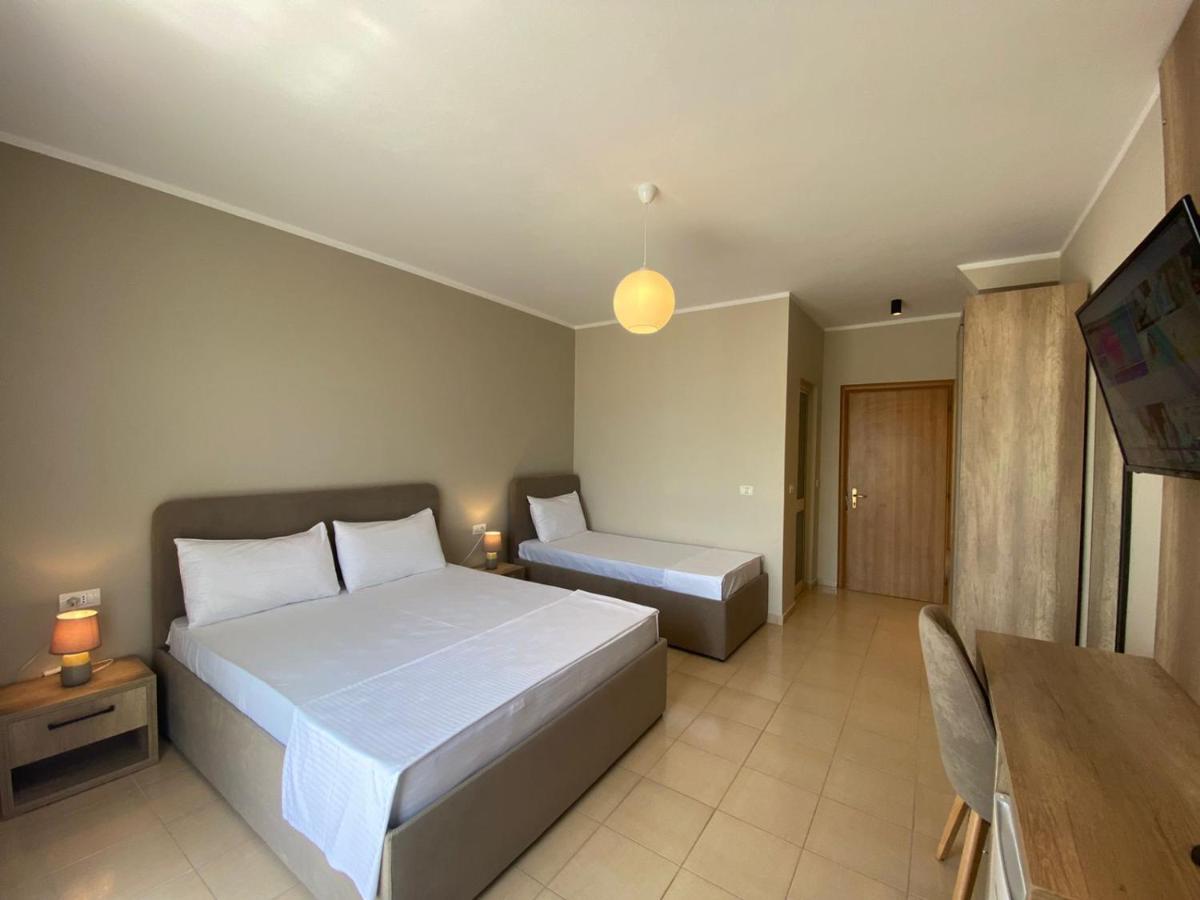 Rumar Hotel Durrës Eksteriør billede