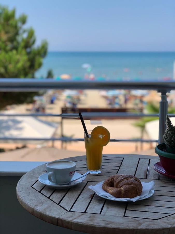 Rumar Hotel Durrës Eksteriør billede