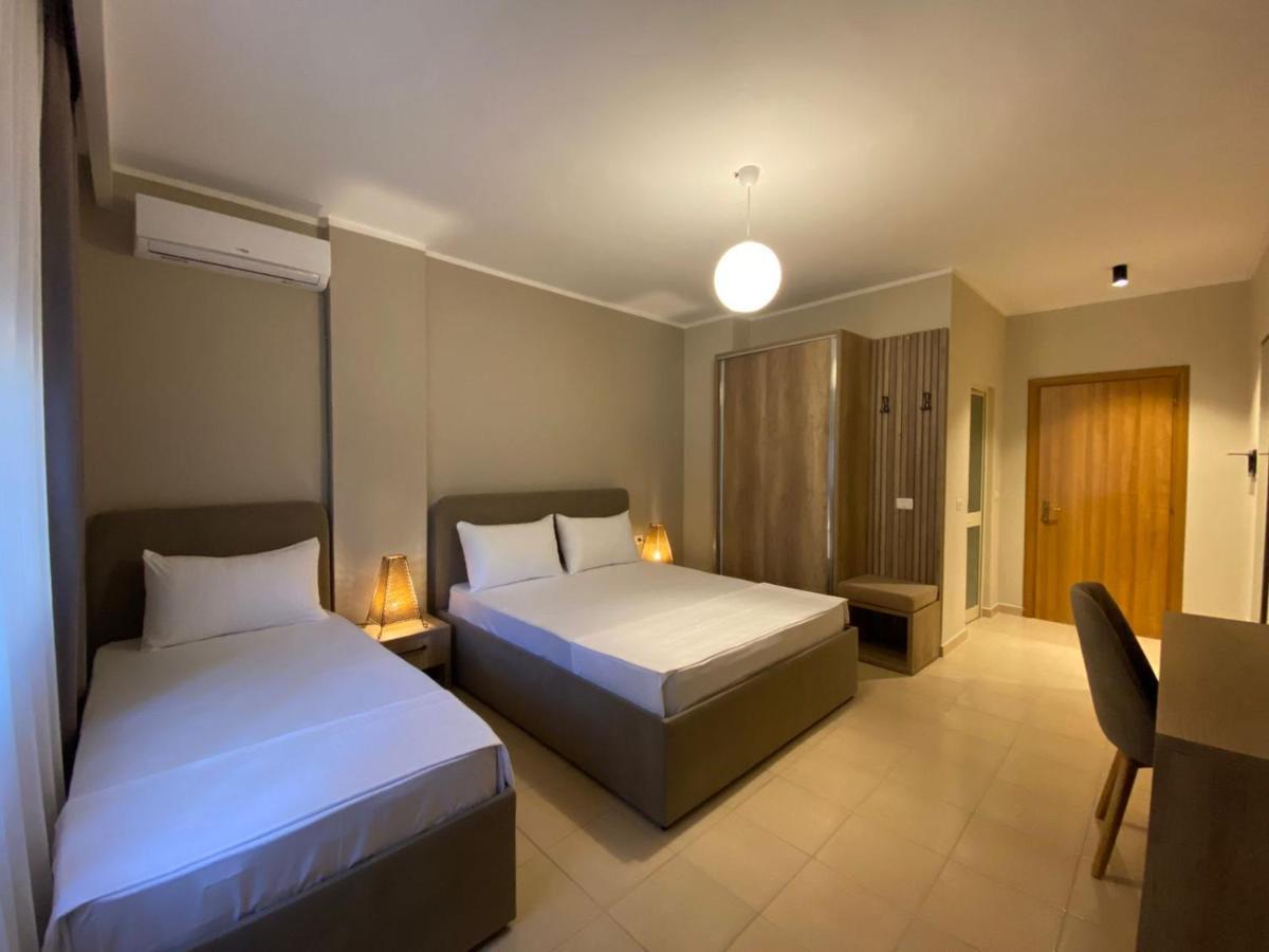 Rumar Hotel Durrës Eksteriør billede